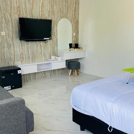 Urbanview Hotel Nimara Ngawi By Reddoorz Bagian luar foto