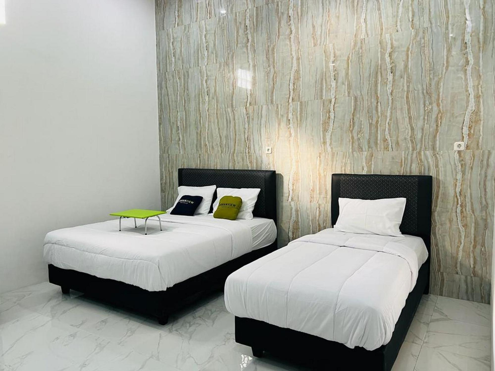 Urbanview Hotel Nimara Ngawi By Reddoorz Bagian luar foto