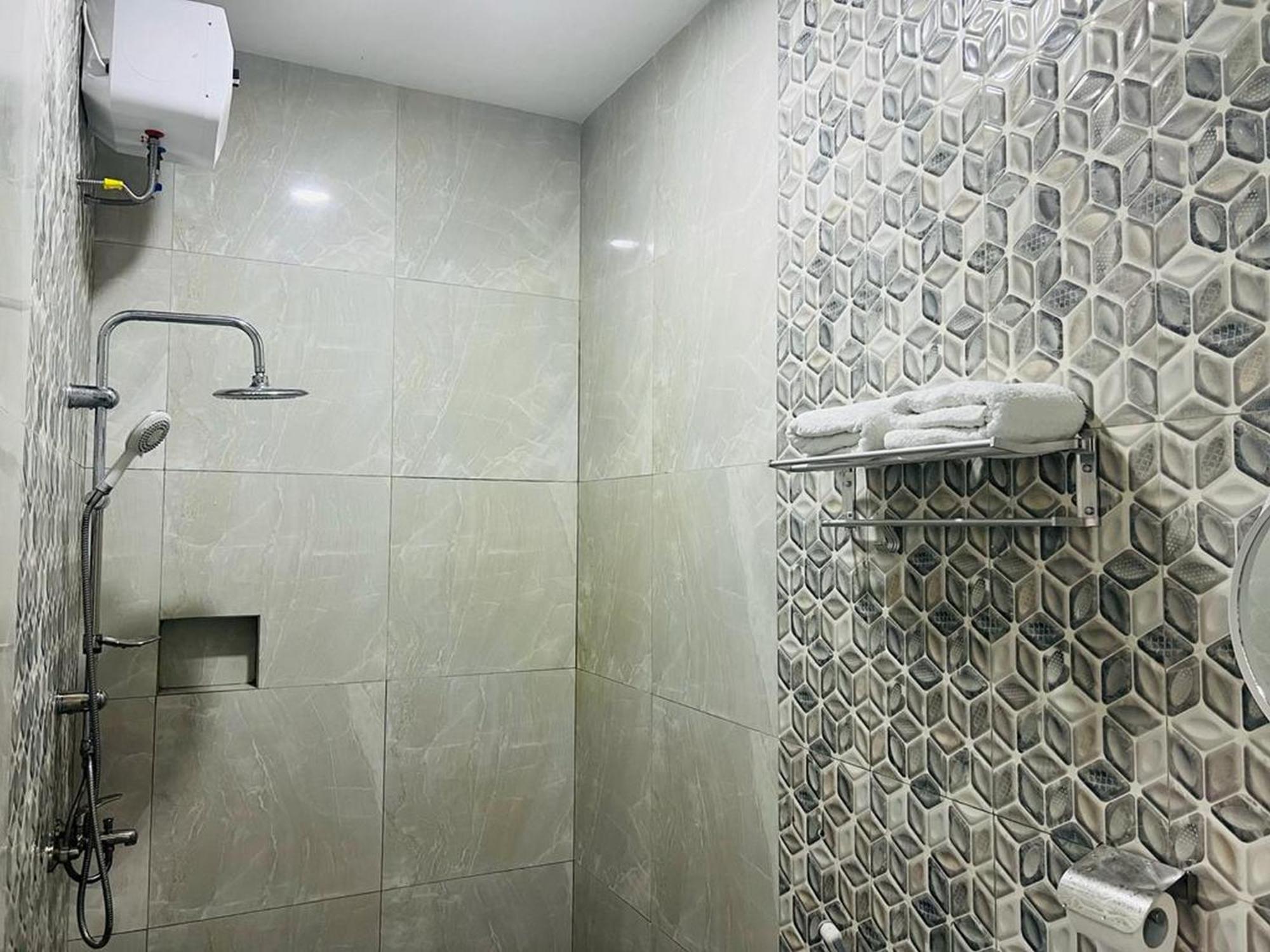Urbanview Hotel Nimara Ngawi By Reddoorz Bagian luar foto