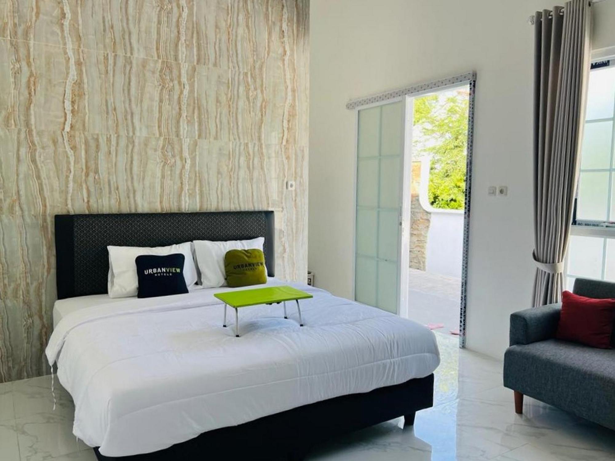 Urbanview Hotel Nimara Ngawi By Reddoorz Bagian luar foto