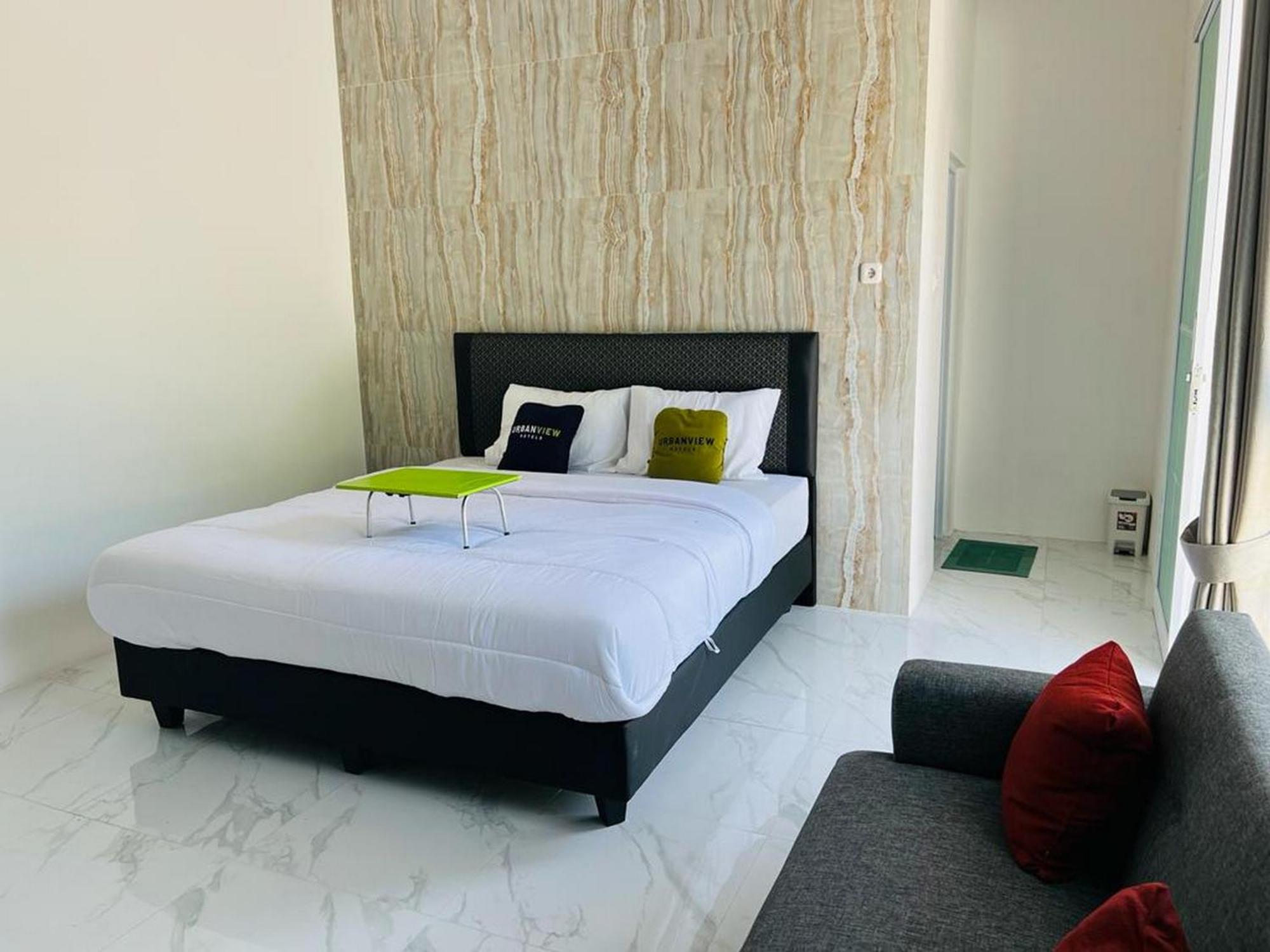 Urbanview Hotel Nimara Ngawi By Reddoorz Bagian luar foto