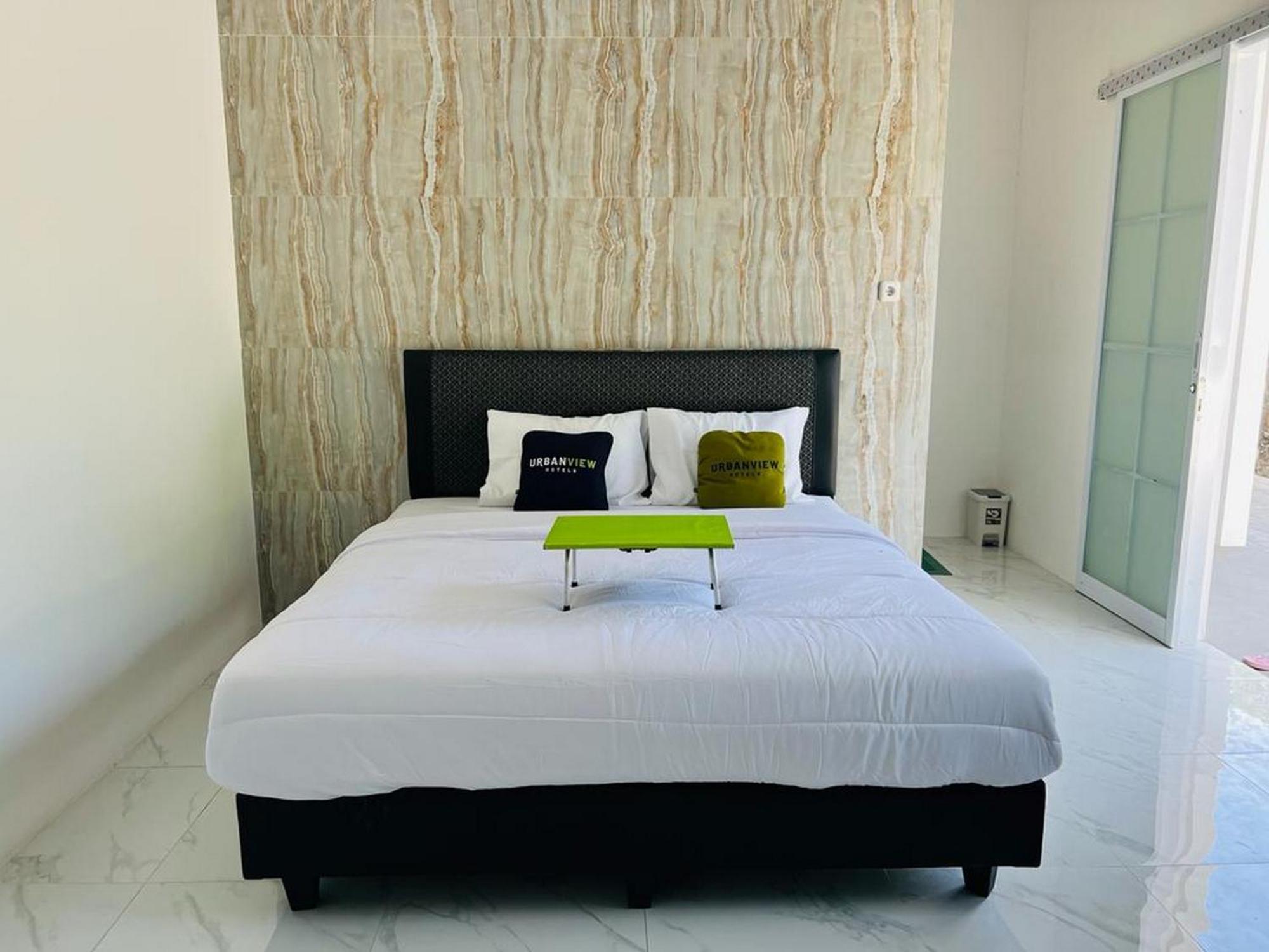 Urbanview Hotel Nimara Ngawi By Reddoorz Bagian luar foto
