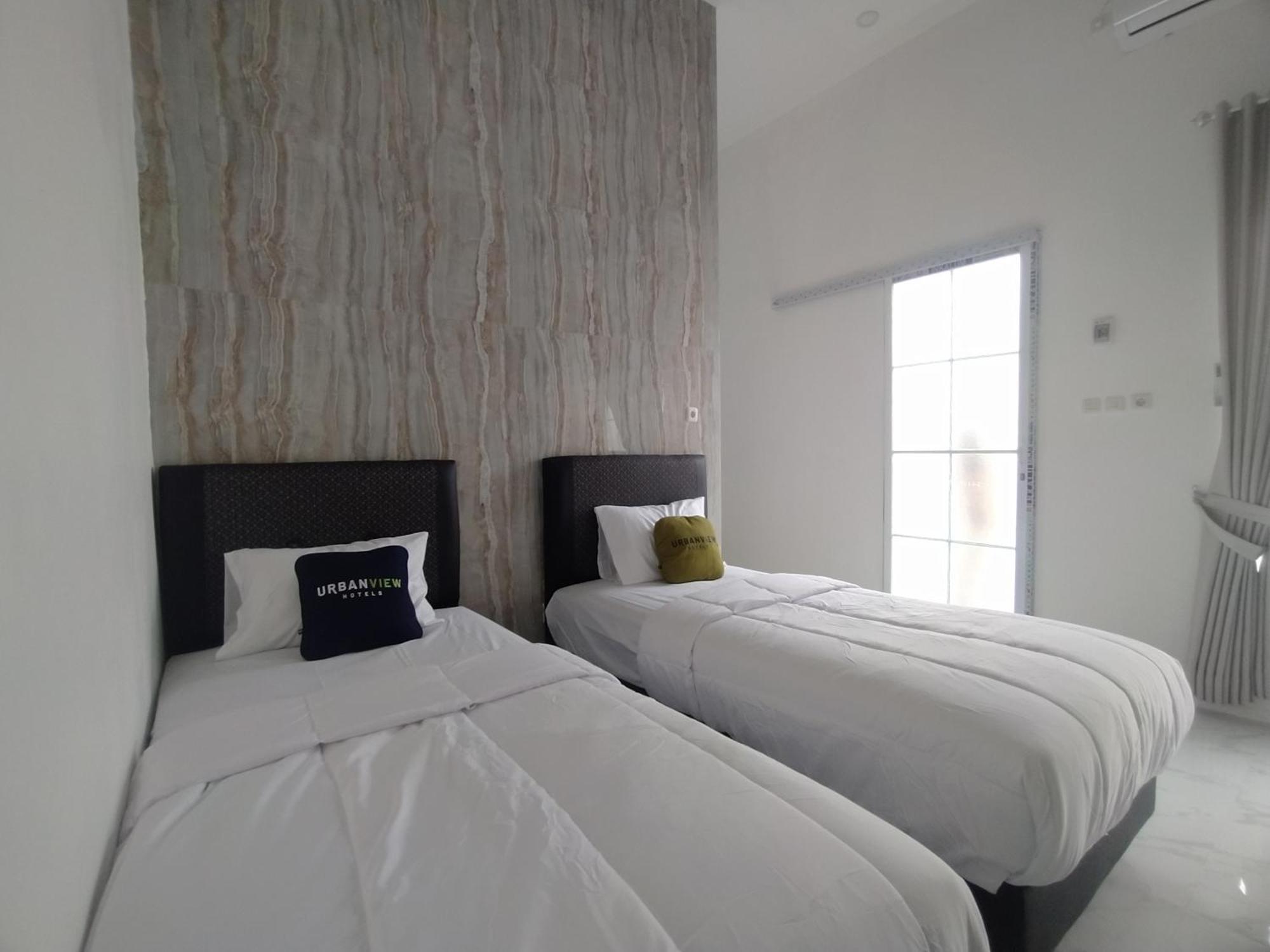 Urbanview Hotel Nimara Ngawi By Reddoorz Bagian luar foto