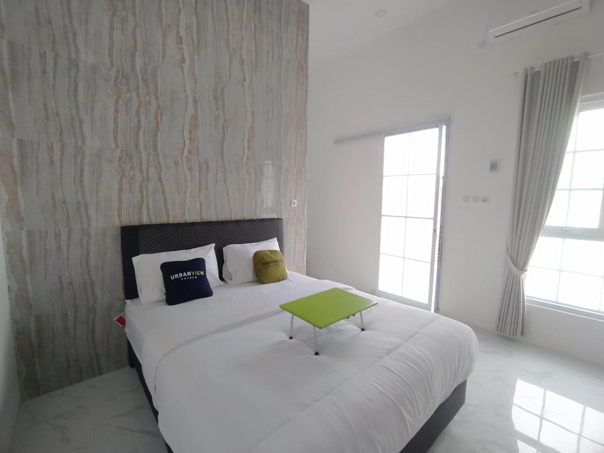 Urbanview Hotel Nimara Ngawi By Reddoorz Bagian luar foto