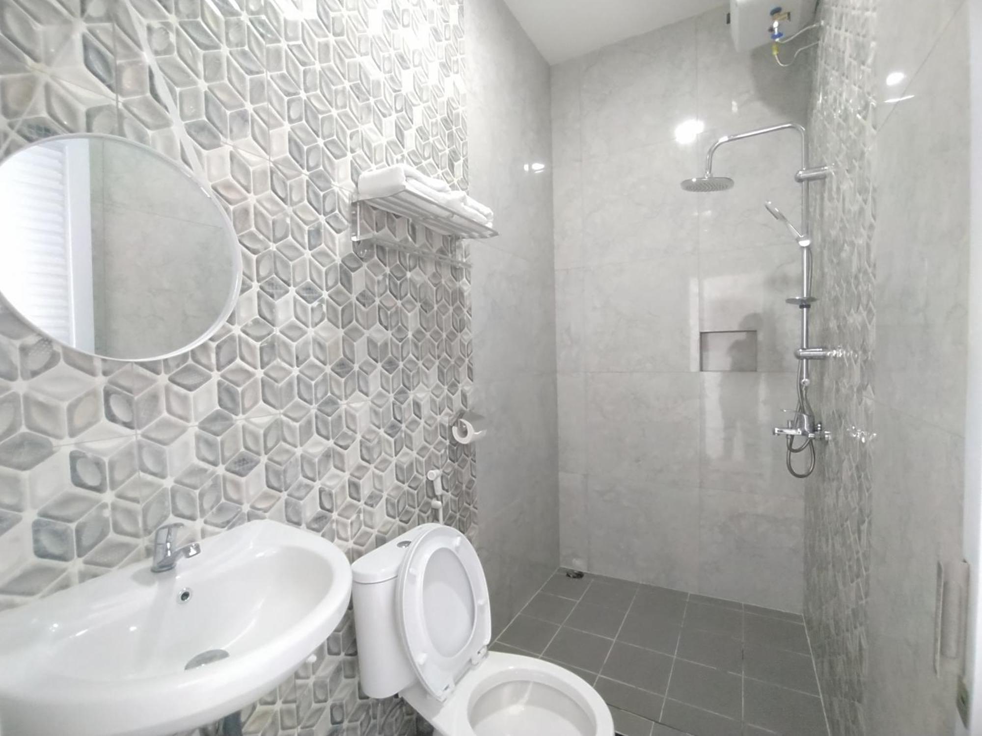 Urbanview Hotel Nimara Ngawi By Reddoorz Bagian luar foto