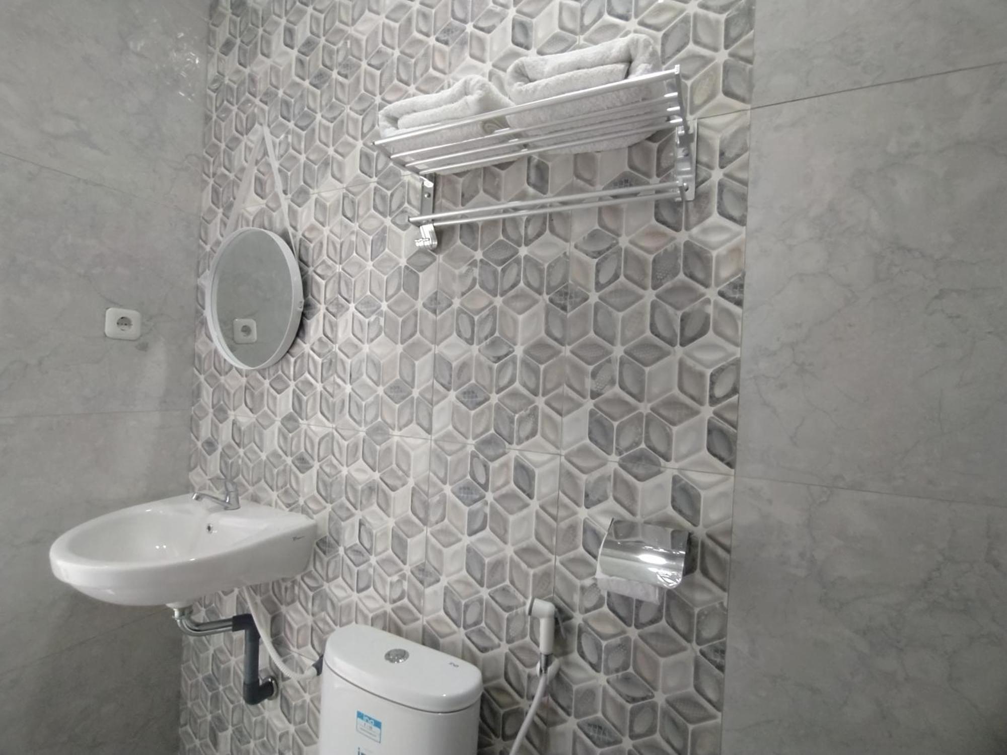 Urbanview Hotel Nimara Ngawi By Reddoorz Bagian luar foto