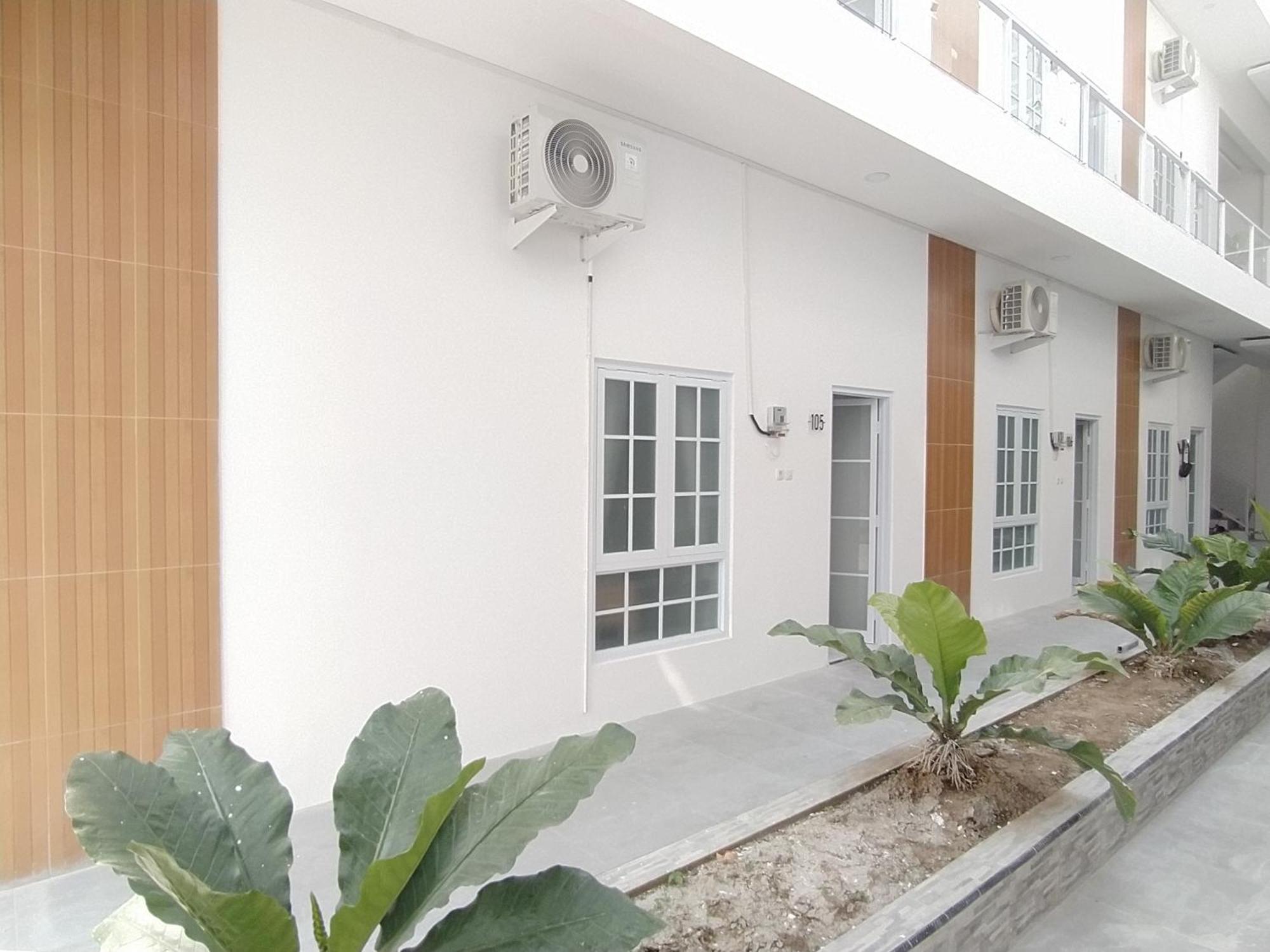 Urbanview Hotel Nimara Ngawi By Reddoorz Bagian luar foto