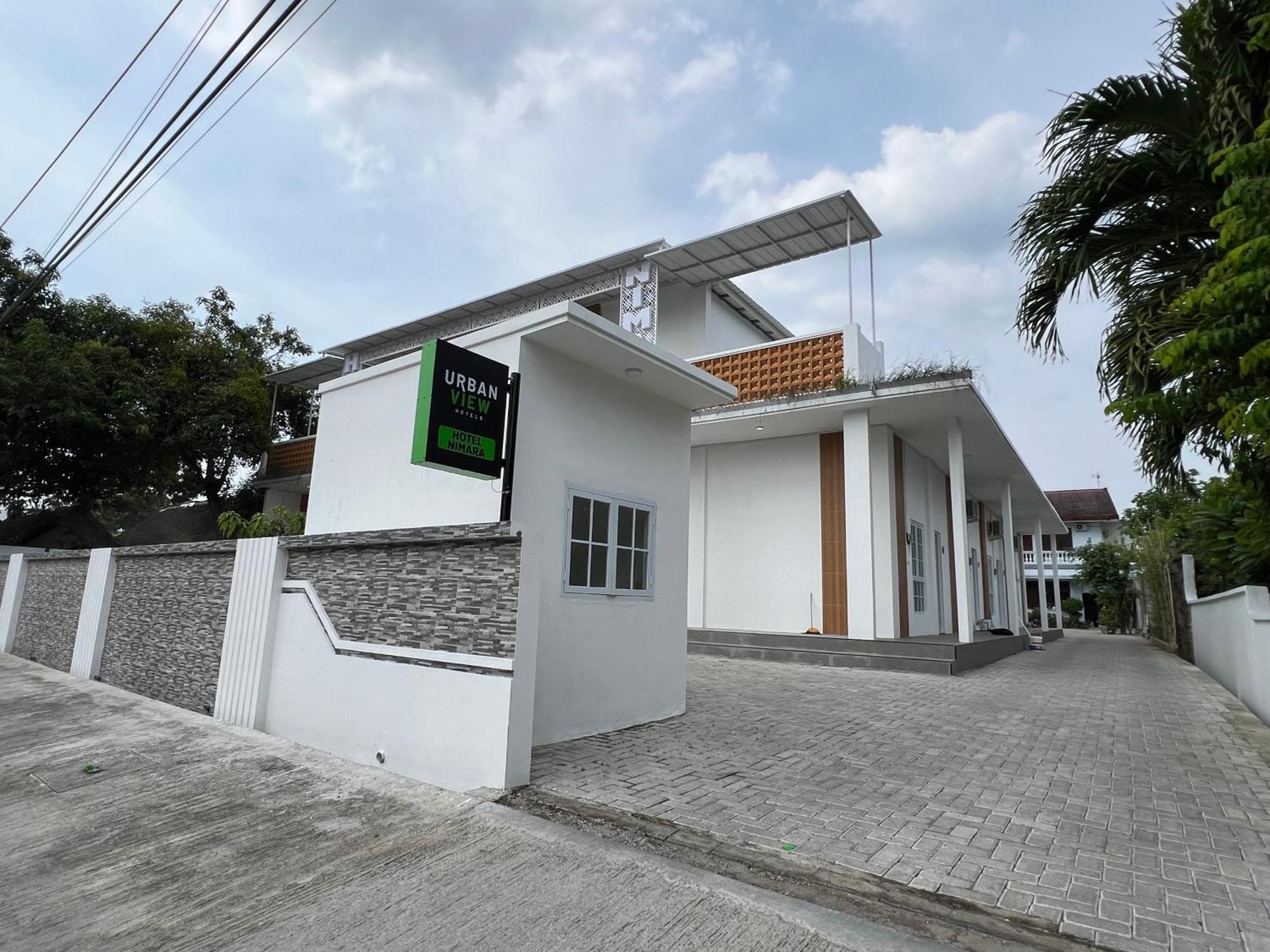 Urbanview Hotel Nimara Ngawi By Reddoorz Bagian luar foto